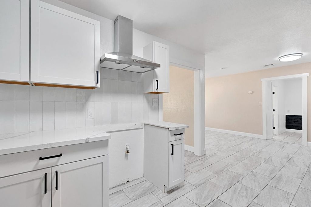 Image 10 of property listing at 8753 E Ostler Street, Selma, CA 93662