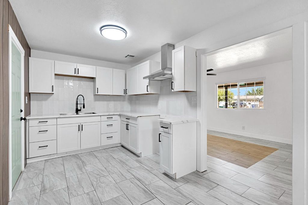 Image 11 of property listing at 8753 E Ostler Street, Selma, CA 93662
