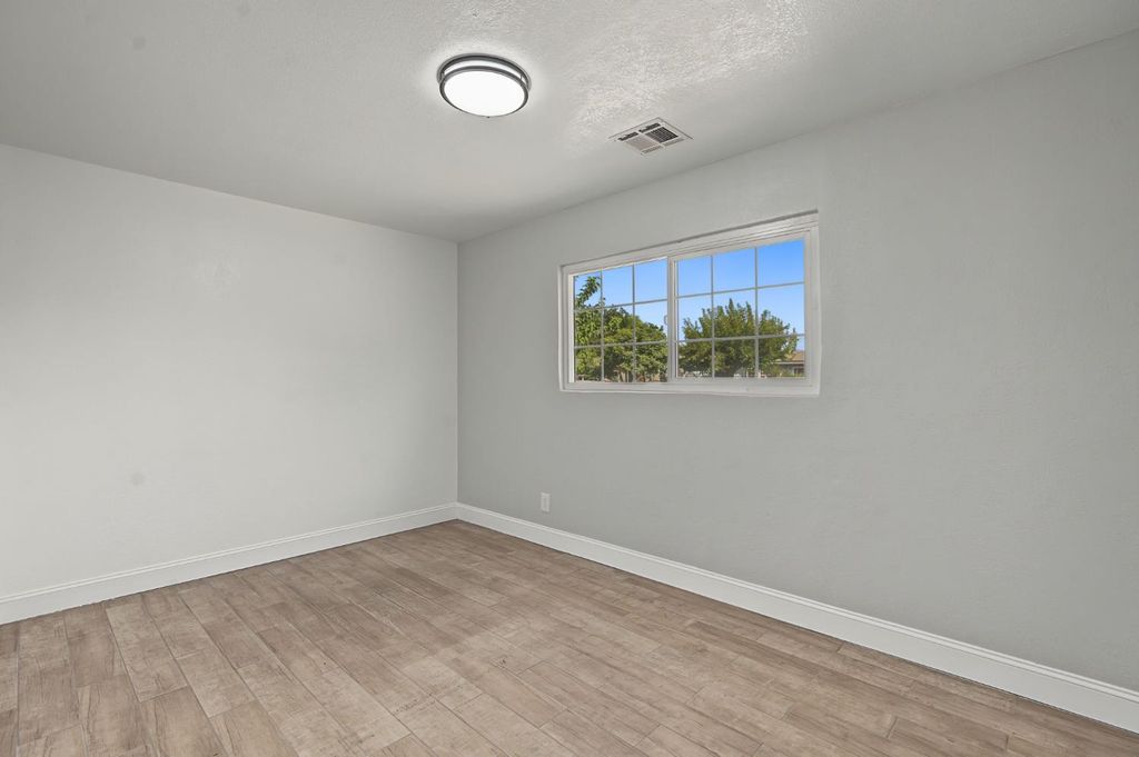 Image 27 of property listing at 8753 E Ostler Street, Selma, CA 93662