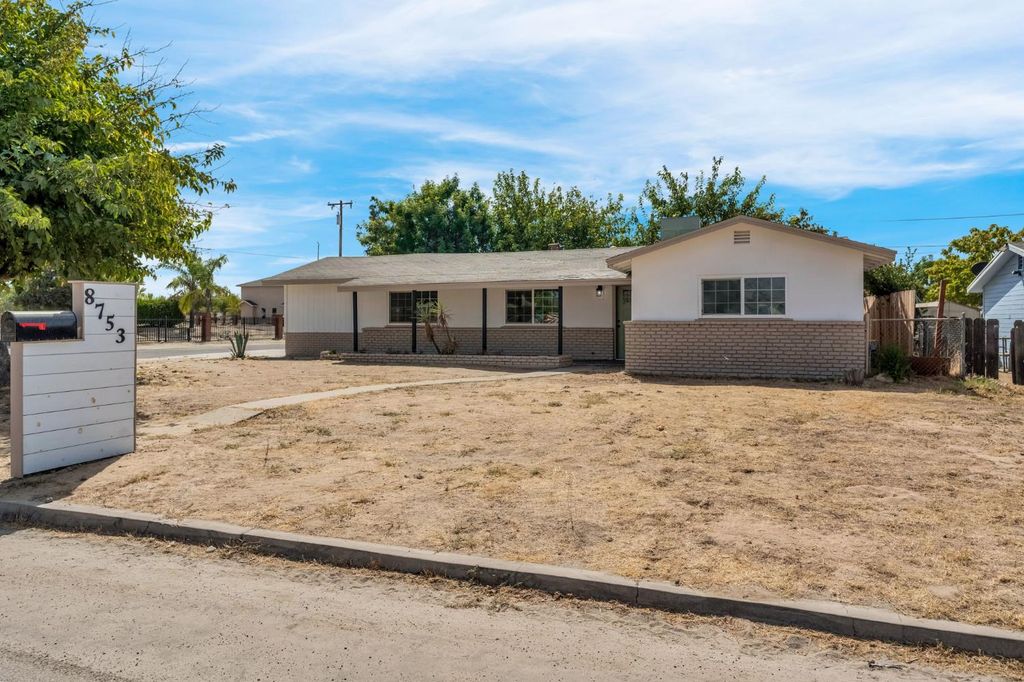 Image 3 of property listing at 8753 E Ostler Street, Selma, CA 93662