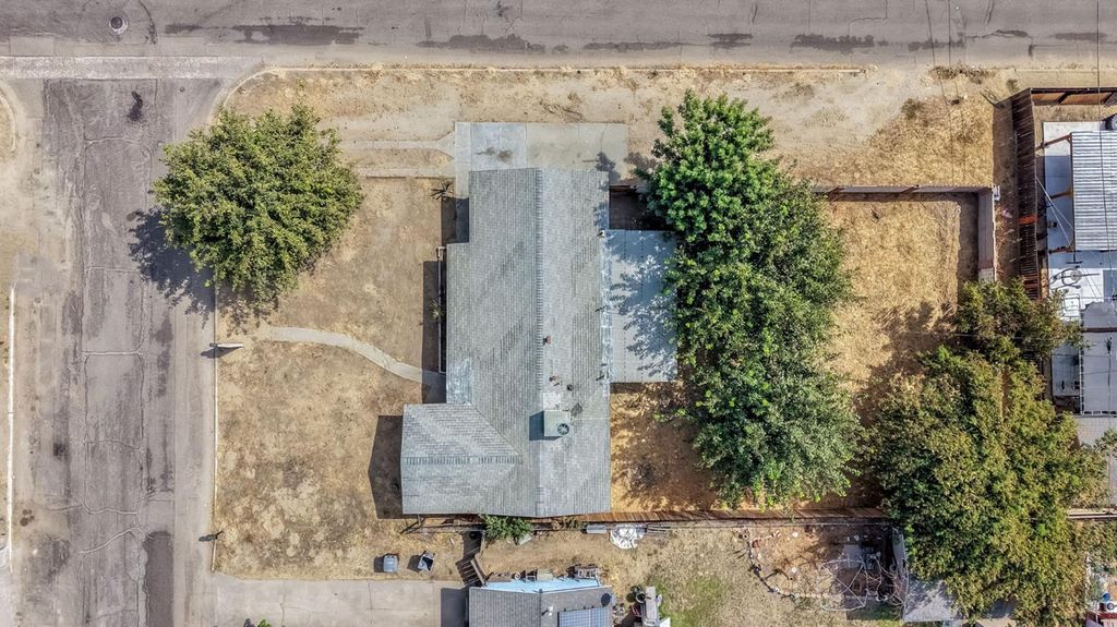 Image 36 of property listing at 8753 E Ostler Street, Selma, CA 93662
