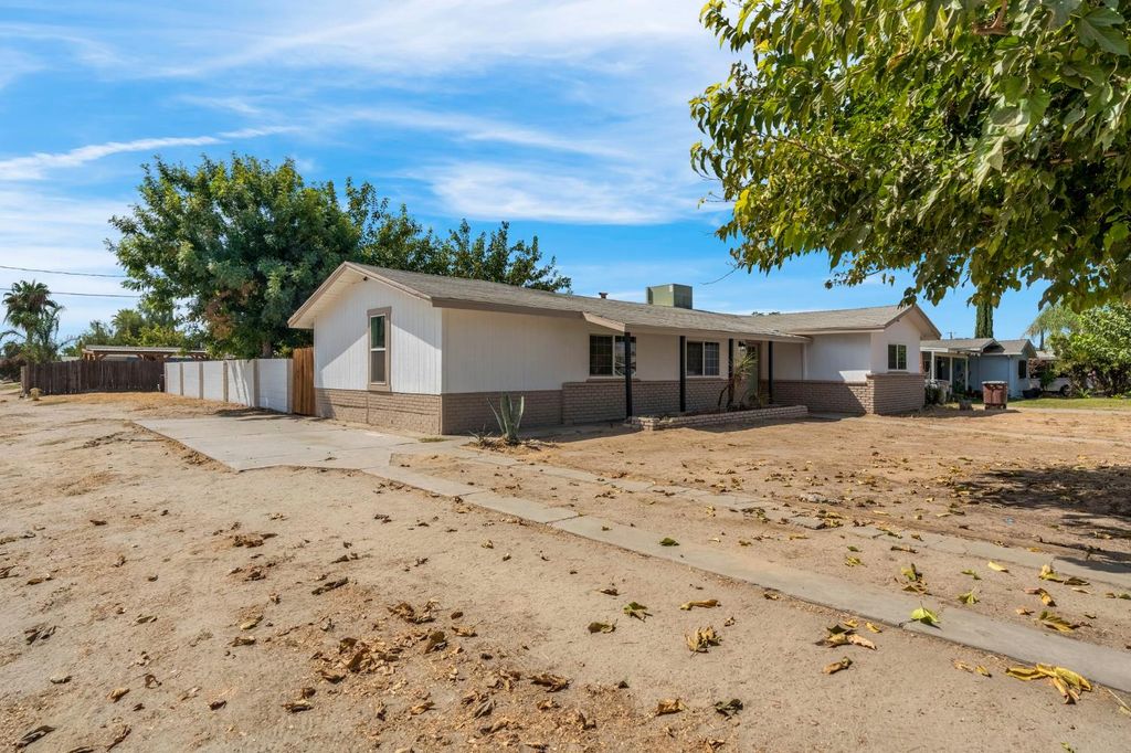 Image 4 of property listing at 8753 E Ostler Street, Selma, CA 93662