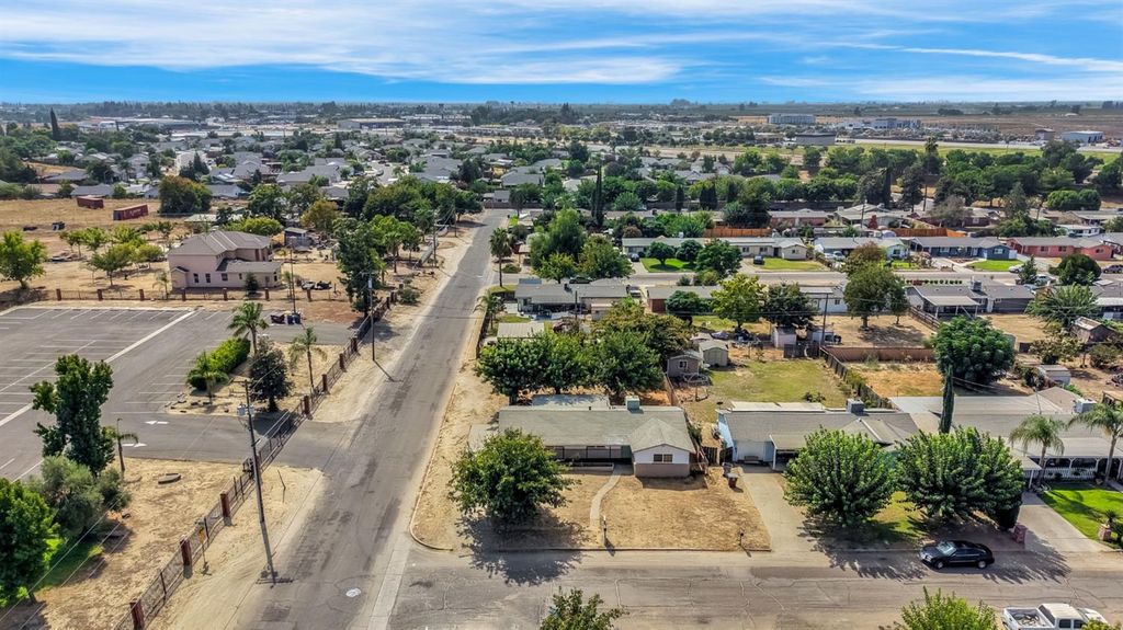 Image 42 of property listing at 8753 E Ostler Street, Selma, CA 93662