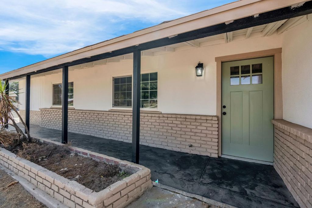 Image 5 of property listing at 8753 E Ostler Street, Selma, CA 93662