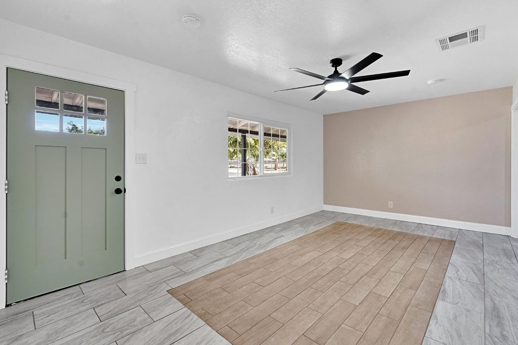Image 6 of property listing at 8753 E Ostler Street, Selma, CA 93662