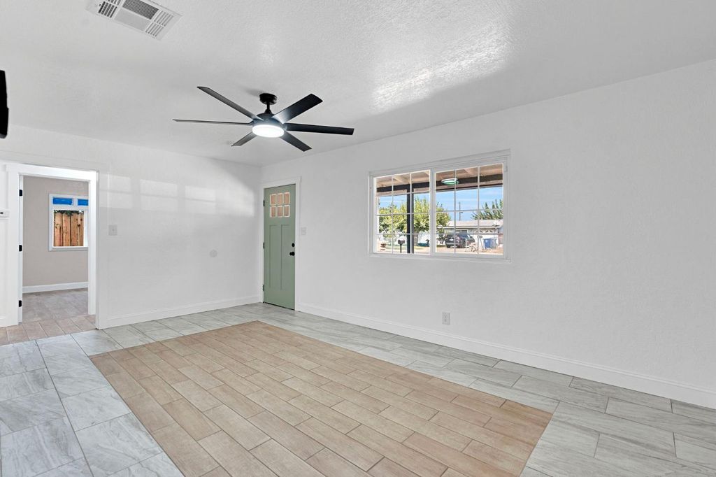 Image 8 of property listing at 8753 E Ostler Street, Selma, CA 93662