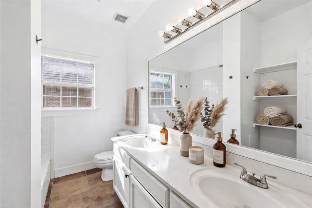 2218 Arbor Street B, Houston, TX 77004