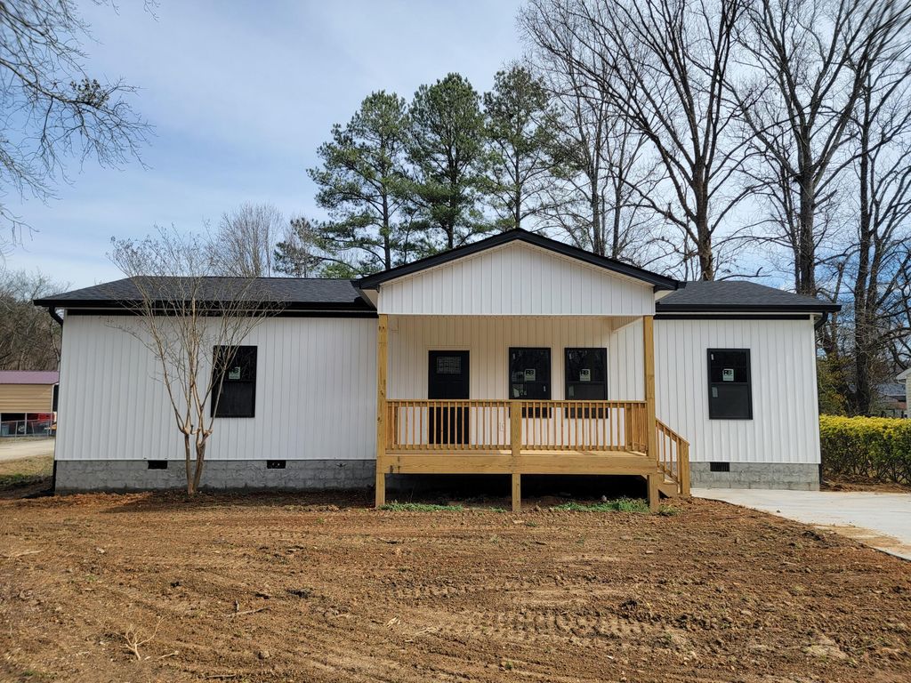 1300 W Sherry Drive, Rossville, GA 30741