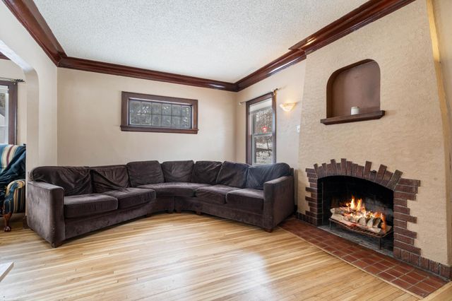 627 N 20th Avenue E, Duluth, MN 55812