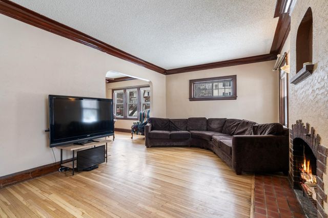 627 N 20th Avenue E, Duluth, MN 55812