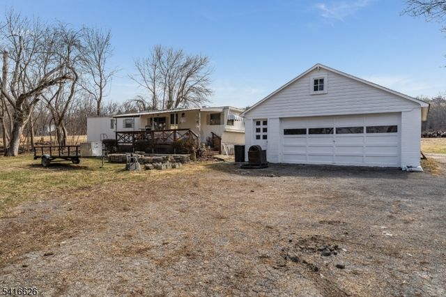 49 Valley Rd, Hampton Boro, NJ 08827