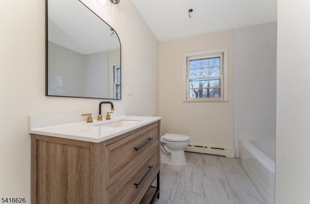 49 Valley Rd, Hampton Boro, NJ 08827