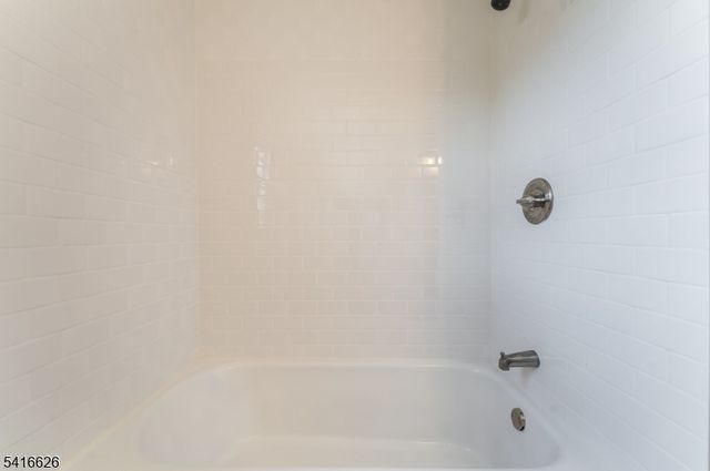 49 Valley Rd, Hampton Boro, NJ 08827