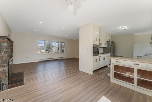 49 Valley Rd, Hampton Boro, NJ 08827