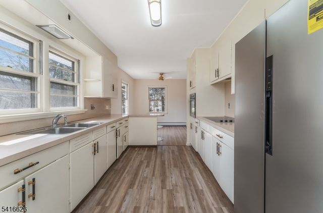 49 Valley Rd, Hampton Boro, NJ 08827