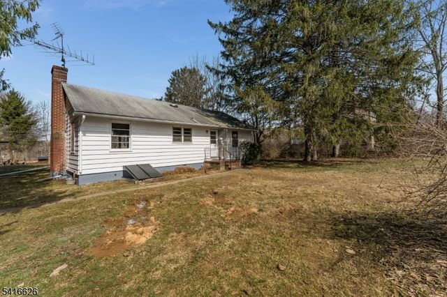 49 Valley Rd, Hampton Boro, NJ 08827