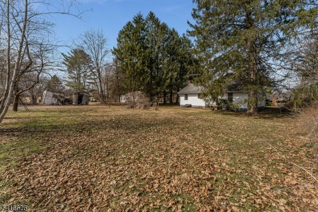 49 Valley Rd, Hampton Boro, NJ 08827