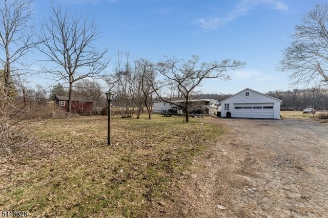 49 Valley Rd, Hampton Boro, NJ 08827