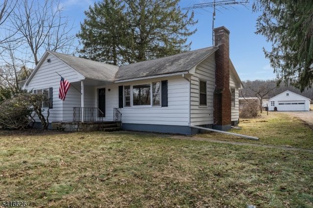 49 Valley Rd, Hampton Boro, NJ 08827