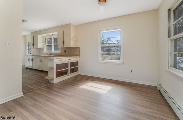 49 Valley Rd, Hampton Boro, NJ 08827