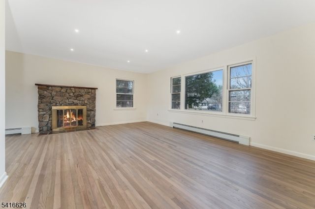 49 Valley Rd, Hampton Boro, NJ 08827