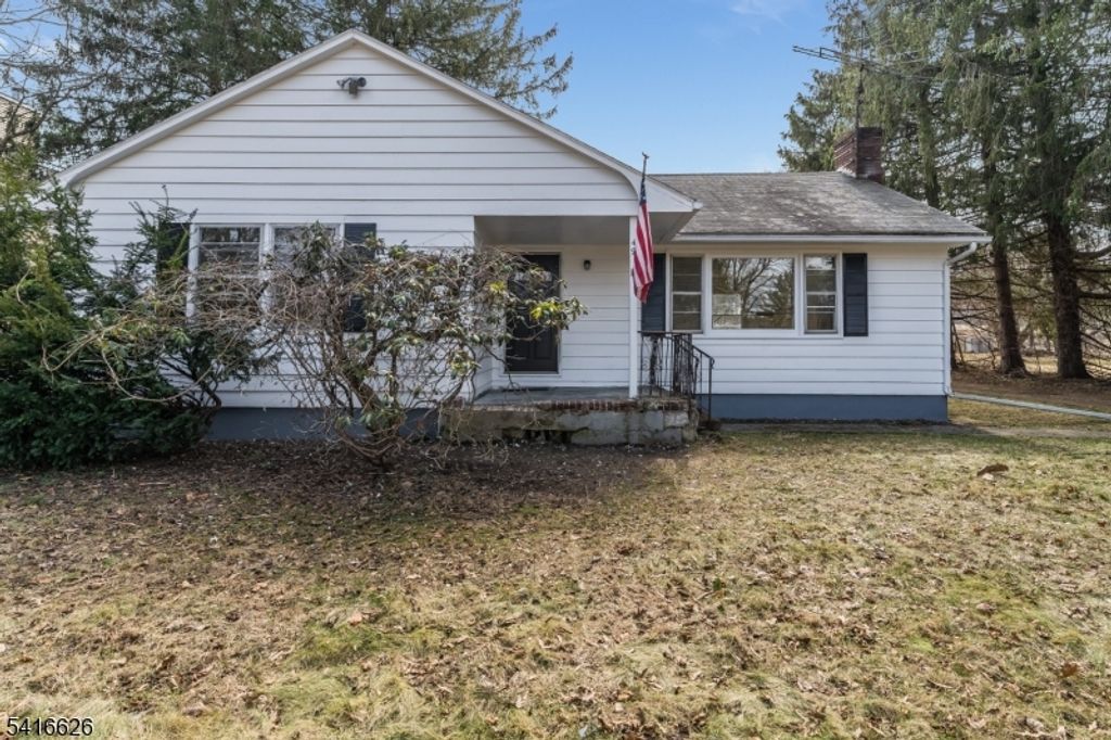 49 Valley Rd, Hampton Boro, NJ 08827