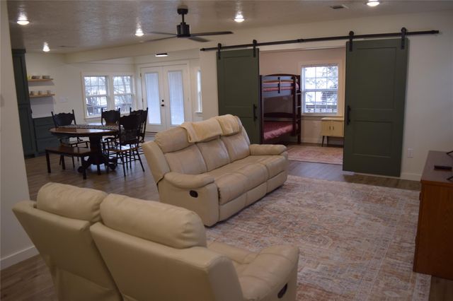 237 Shawnee Drive, Onalaska, TX 77360