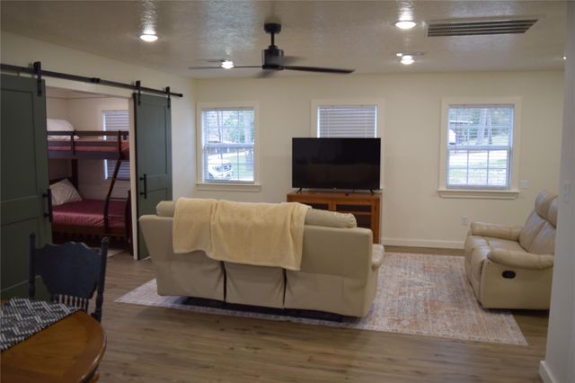 237 Shawnee Drive, Onalaska, TX 77360