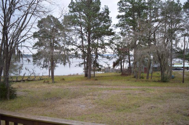 237 Shawnee Drive, Onalaska, TX 77360