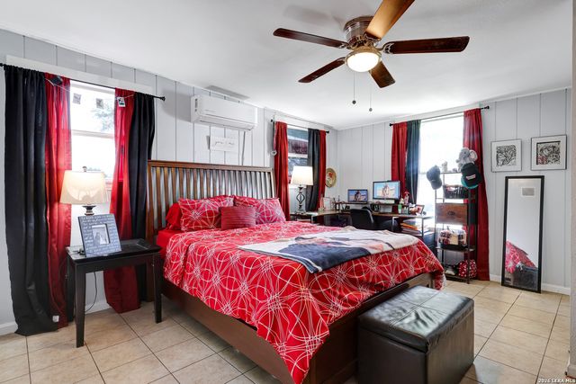 538 GOLDEN CROWN DR, San Antonio, TX 78223