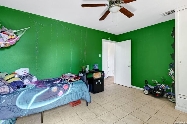 538 GOLDEN CROWN DR, San Antonio, TX 78223