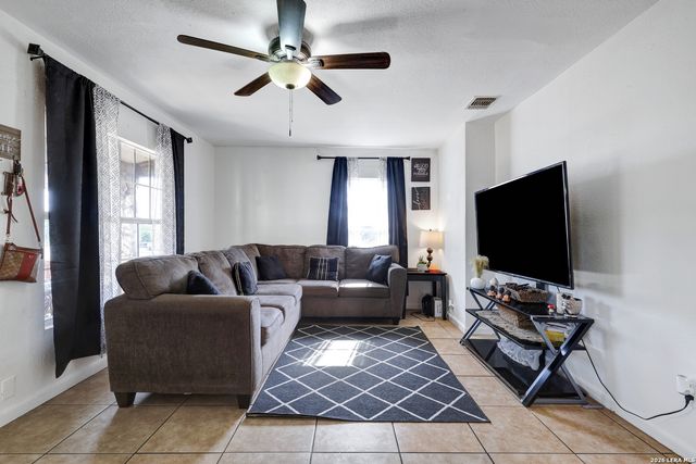 538 GOLDEN CROWN DR, San Antonio, TX 78223