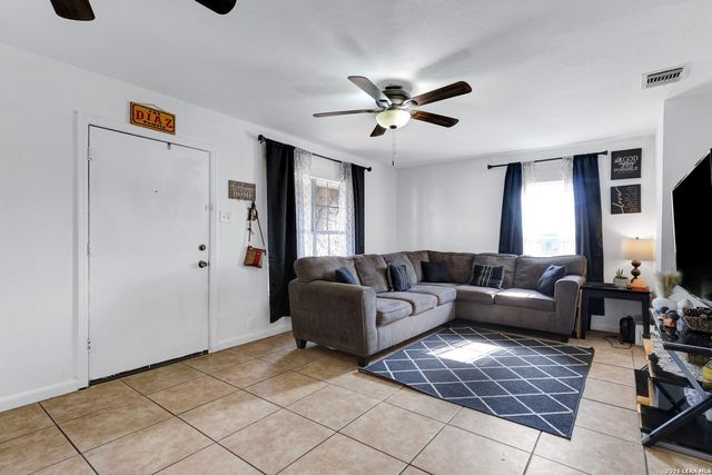 538 GOLDEN CROWN DR, San Antonio, TX 78223