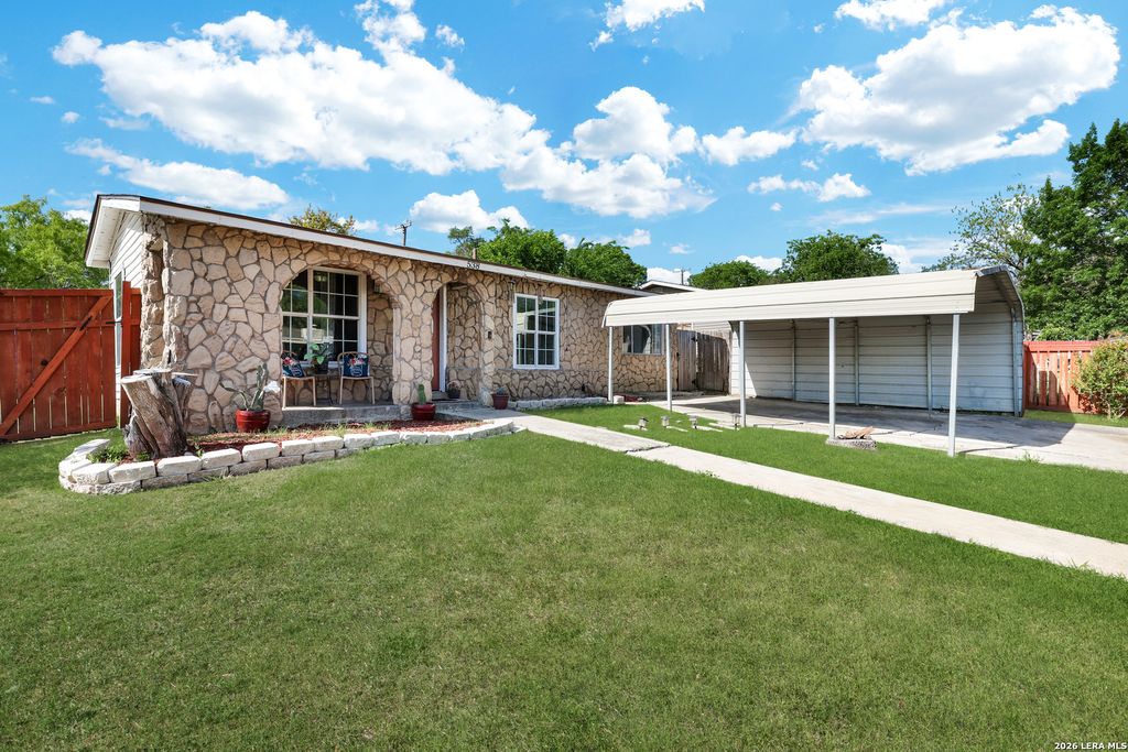 538 GOLDEN CROWN DR, San Antonio, TX 78223