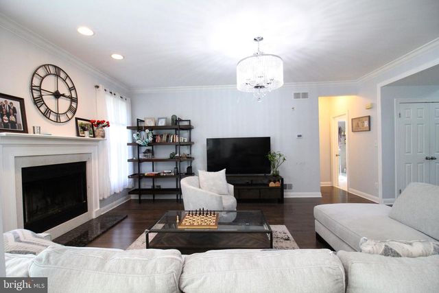 15 KENTSDALE DR, Pennington, NJ 08534