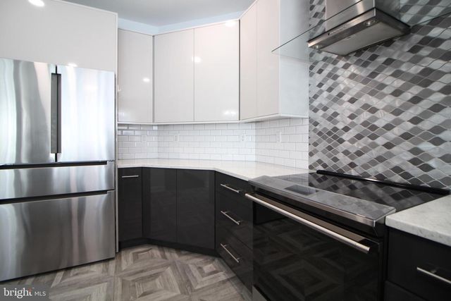15 KENTSDALE DR, Pennington, NJ 08534