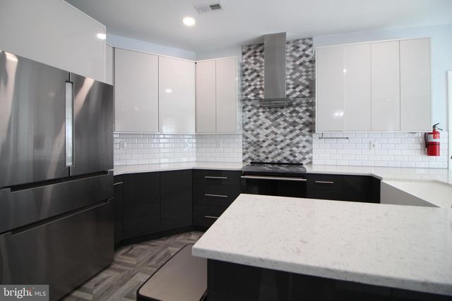 15 KENTSDALE DR, Pennington, NJ 08534