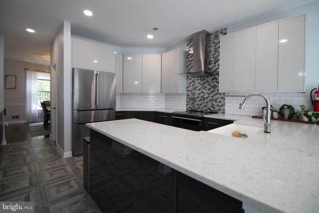 15 KENTSDALE DR, Pennington, NJ 08534