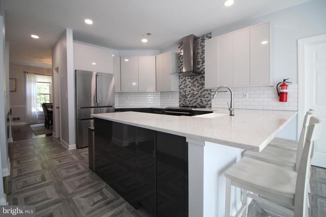 15 KENTSDALE DR, Pennington, NJ 08534