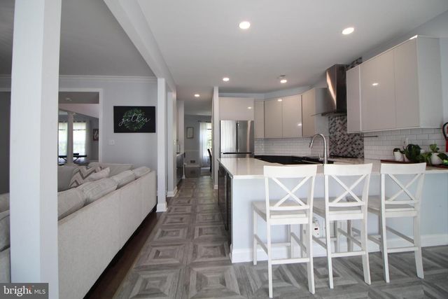 15 KENTSDALE DR, Pennington, NJ 08534