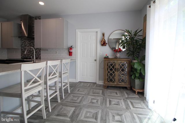 15 KENTSDALE DR, Pennington, NJ 08534