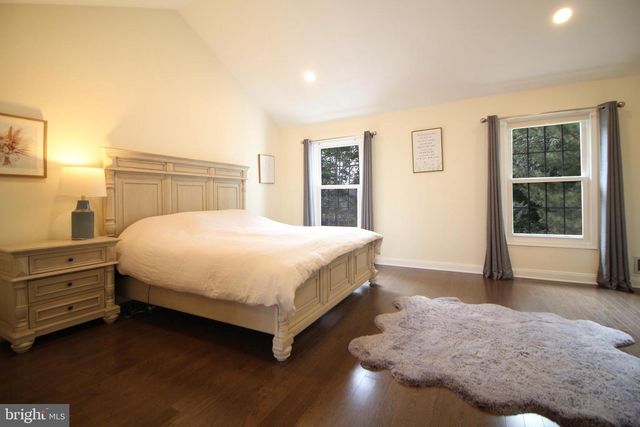 15 KENTSDALE DR, Pennington, NJ 08534