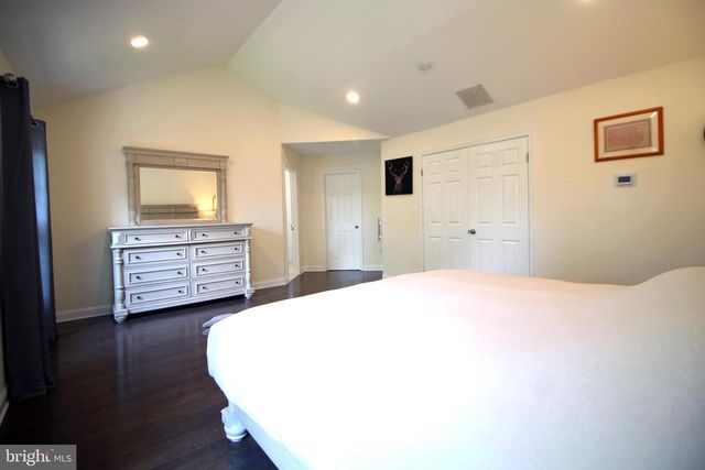 15 KENTSDALE DR, Pennington, NJ 08534