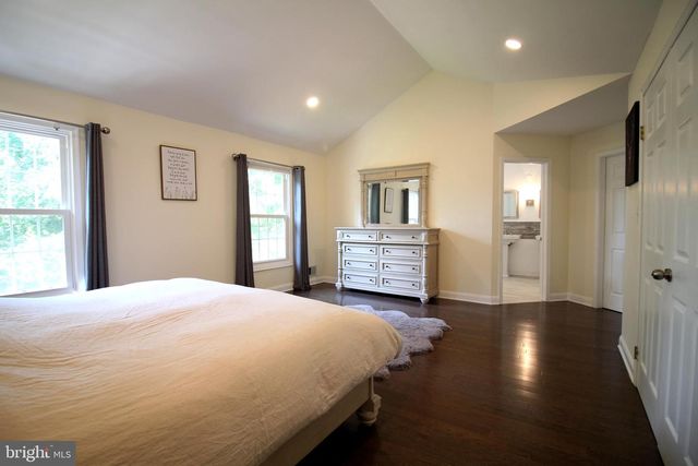 15 KENTSDALE DR, Pennington, NJ 08534