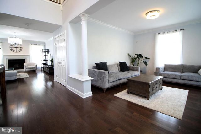 15 KENTSDALE DR, Pennington, NJ 08534
