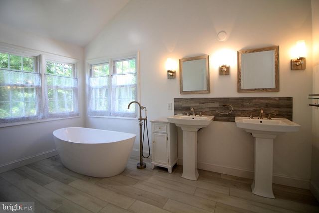 15 KENTSDALE DR, Pennington, NJ 08534