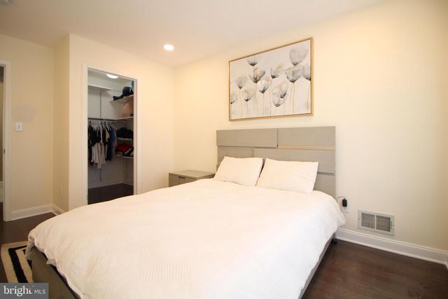 15 KENTSDALE DR, Pennington, NJ 08534