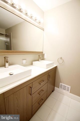 15 KENTSDALE DR, Pennington, NJ 08534