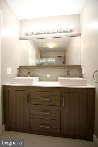 15 KENTSDALE DR, Pennington, NJ 08534