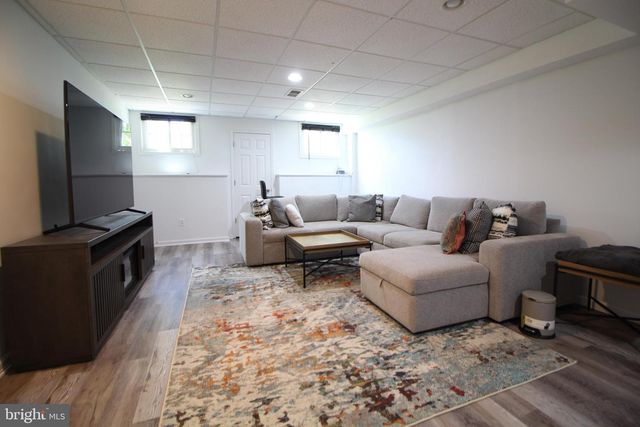 15 KENTSDALE DR, Pennington, NJ 08534